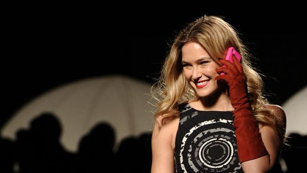 Модель Бар Рафаэли на показе Desigual во время Недели моды в Барселоне осень-зима 2013-2014 (29 января 2013). Барселона - Sputnik Армения