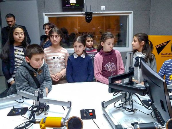 Իսկական հեքիաթ է. Sputnik Արմենիան հյուրընկալել է լրագրության դպրոցի սաներին - Sputnik Արմենիա