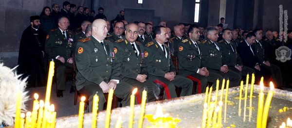 По случаю Дня армии в Первопрестольном Святом Эчмиадзине была отслужена Божественная Литургия (27 января 2019). Эчмиадзин - Sputnik Արմենիա