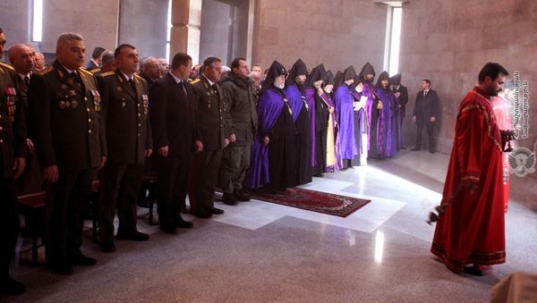 По случаю Дня армии в Первопрестольном Святом Эчмиадзине была отслужена Божественная Литургия (27 января 2019). Эчмиадзин - Sputnik Армения