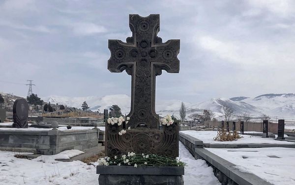 Пантеон павших в Апрельской войне военнослужащих на кладбище Ширак (28 января 2019). Гюмри Пантеон павших в Апрельской войне военнослужащих на кладбище Ширак (28 января 2019). Гюмри - Sputnik Армения