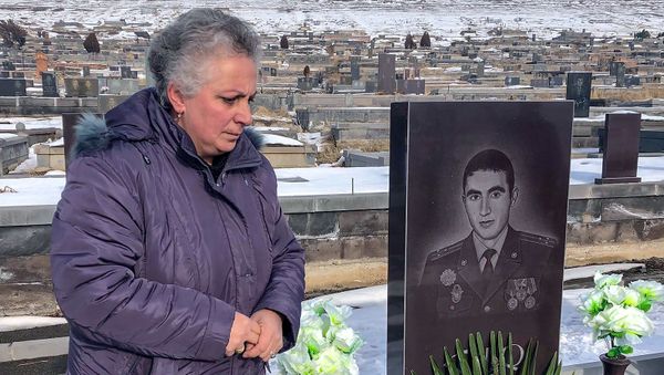 Мать павшего в Апрельской войне офицера Грача Галстяна - Анаит Мать павшего в Апрельской войне офицера Грача Галстяна - Анаит - Sputnik Армения