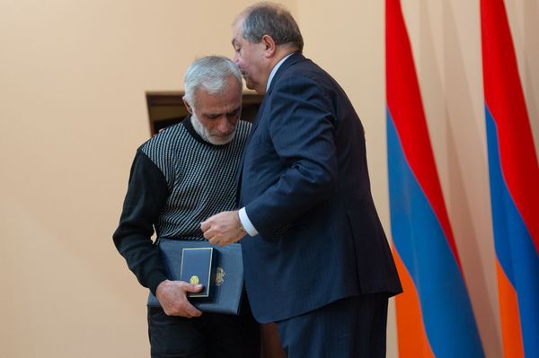 Արմեն Սարգսյանը զինծառայողների և ազատամարտիկների պարգևատրման արարողության ժամանակ - Sputnik Արմենիա