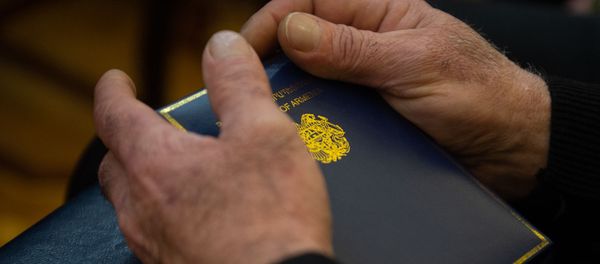 Медаль За боевые заслуги Айка Карамяна - Sputnik Армения