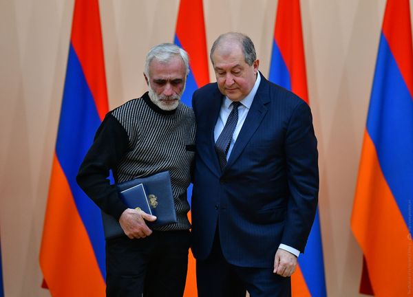 Эти ребята позиций сдавать не умеют: президент Армении не смог скрыть слез в День армии  - Sputnik Армения