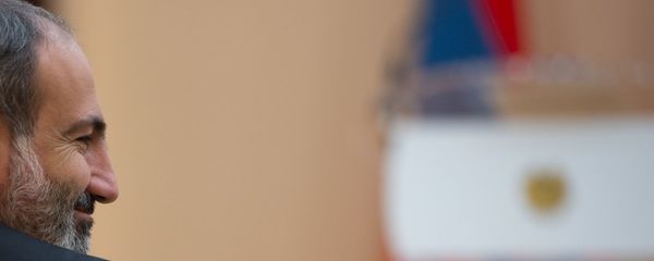 Премьер-министр Никол Пашинян во время церемонии награждения военнослужащих (28 января 2019). Еревaн - Sputnik Արմենիա