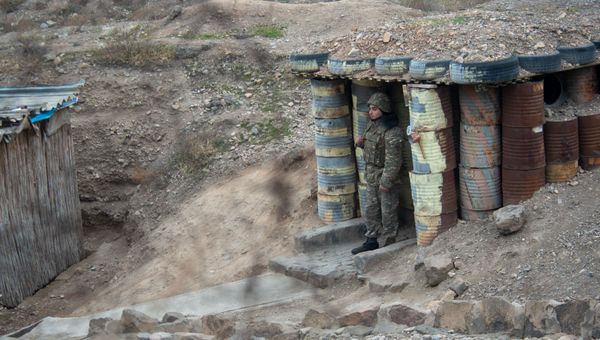 Военнослужащий-контрактник ВС Армении на боевом посту - Sputnik Արմենիա