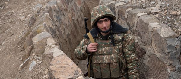 Военнослужащий-контрактник ВС Армении на боевом посту Военнослужащий-контрактник ВС Армении на боевом посту - Sputnik Армения