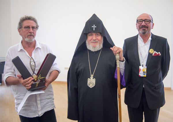 Католикос Всех Армян Гарегин II, Арутюн Хачатрян и Робер Гедикян - Sputnik Армения