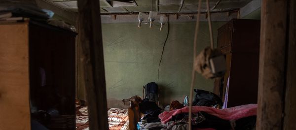 Разрушения в домах жителей района Сари Тах Разрушения в домах жителей района Сари Тах - Sputnik Армения