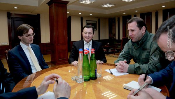 Министр обороны Давид Тоноян принял делегацию концерна Калашников во главе с генеральным директором Андреем Барышниковым (29 января 2019). Еревaн - Sputnik Армения