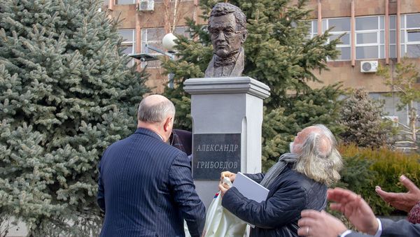 Торжественная церемония открытия бюста Александра Грибоедова в РАУ (30 января 2019). Еревaн - Sputnik Армения