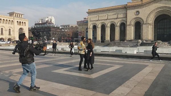 Популярный индийский певец снимает в Ереване клип о неземной любви к армянке  - Sputnik Армения