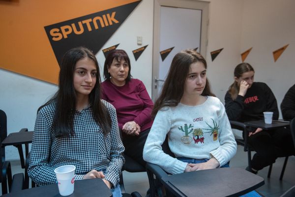 Как стать хорошим врачом: в Sputnik Армения встретились настоящее и будущее медицины Как стать хорошим врачом: в Sputnik Армения встретились настоящее и будущее медицины - Sputnik Армения