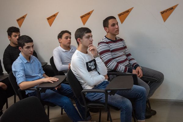 Как стать хорошим врачом: в Sputnik Армения встретились настоящее и будущее медицины Как стать хорошим врачом: в Sputnik Армения встретились настоящее и будущее медицины - Sputnik Армения