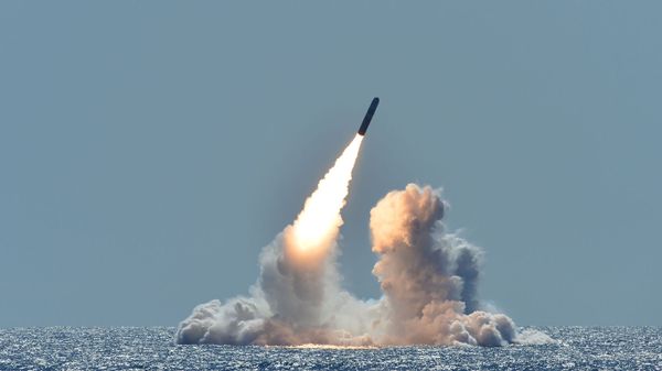 Запуск американской трёхступенчатой твердотопливной баллистической ракеты Трайдент - Sputnik Армения