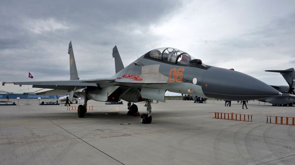 Многоцелевой фронтовой истребитель СУ-30СМ на V Международной выставке KADEX-2018 (24 мая 2018). Астана - Sputnik Армения