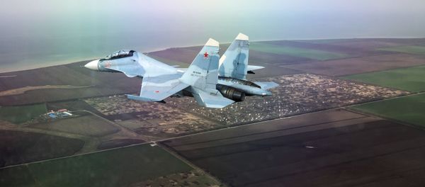 Многоцелевой истребитель Су-30СМ на Международном конкурсе «Авиадартс-2018» (27 марта 2018). Краснодарский край - Sputnik Армения
