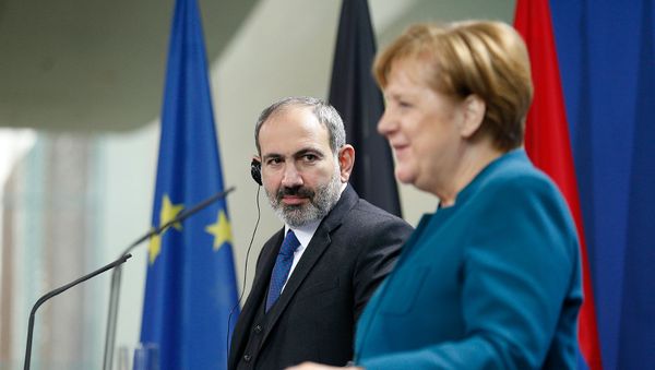 Премьер-министр Армении Никол Пашинян и канцлер Германии Ангела Меркель на совместной пресс-конференции в канцелярии (1 февраля 2019). Берлин - Sputnik Армения
