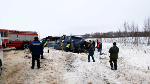 Автобус опрокинулся под Калугой, внутри находились 48 человек, среди них 33 ребенка - Sputnik Армения