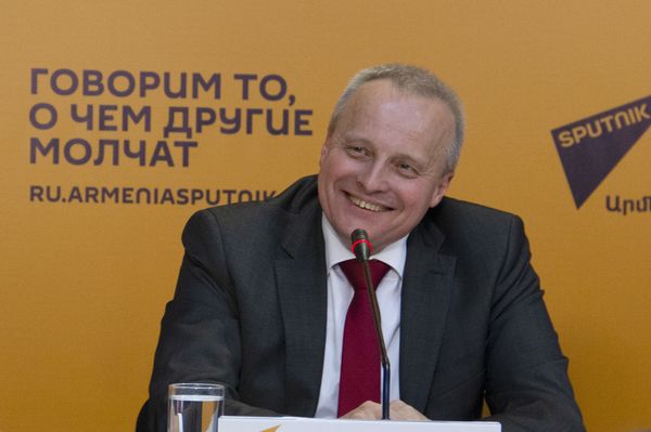 О бомбоубежище в посольстве РФ и отношениях с послом США - откровенный рассказ Копыркина - Sputnik Армения