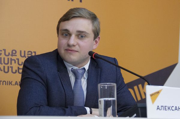 О бомбоубежище в посольстве РФ и отношениях с послом США - откровенный рассказ Копыркина - Sputnik Армения