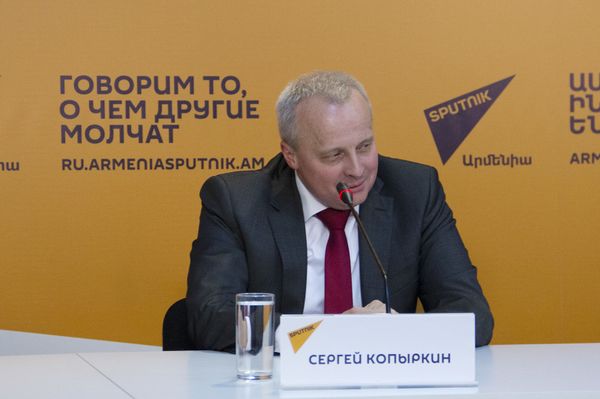 О бомбоубежище в посольстве РФ и отношениях с послом США - откровенный рассказ Копыркина - Sputnik Армения
