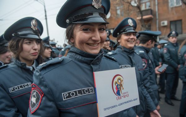 Армянская молодежь отмечает праздник всех влюбленных - Sputnik Армения