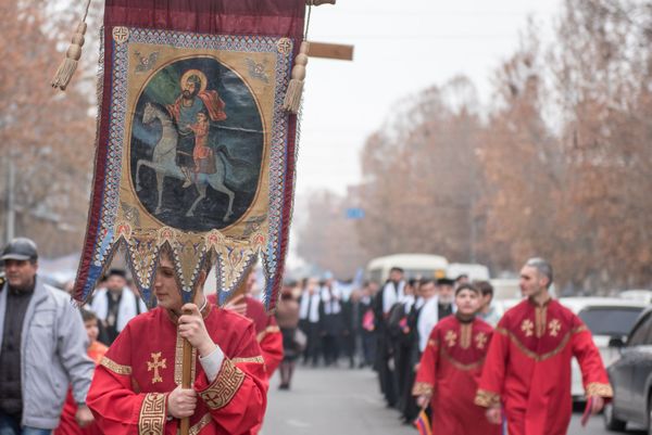 Քայլերթի մասնակիցներն անցնում են Մաշտոցի պողոտայով - Sputnik Արմենիա