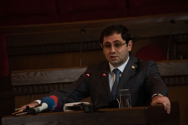 Губернатор Арарата помешал старосте села: Пашинян так и не узнал о проблеме Айгестана - Sputnik Армения