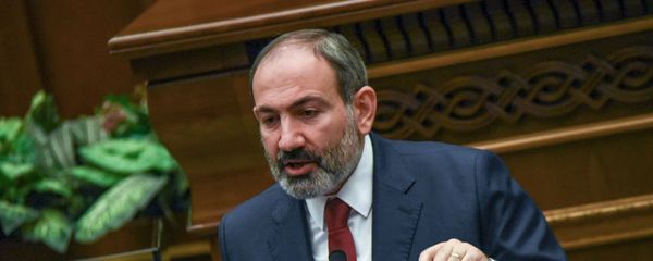 Премьер-министр Никол Пашинян на внеочередном заседании парламента Армении (12 февраля 2019). Еревaн - Sputnik Армения
