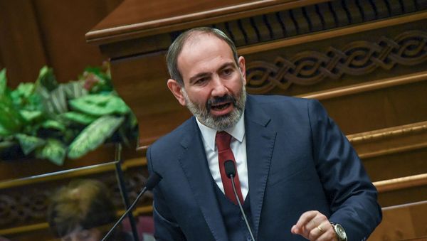 Премьер-министр Никол Пашинян на внеочередном заседании парламента Армении (12 февраля 2019). Еревaн - Sputnik Армения