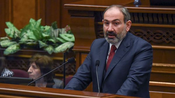 Премьер-министр Никол Пашинян на внеочередном заседании парламента Армении (12 февраля 2019). Еревaн Премьер-министр Никол Пашинян на внеочередном заседании парламента Армении (12 февраля 2019). Еревaн - Sputnik Армения