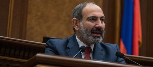 Премьер-министр Никол Пашинян на внеочередном заседании парламента Армении (12 февраля 2019). Еревaн - Sputnik Армения