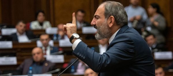 Премьер-министр Никол Пашинян на внеочередном заседании парламента Армении (12 февраля 2019). Еревaн - Sputnik Армения