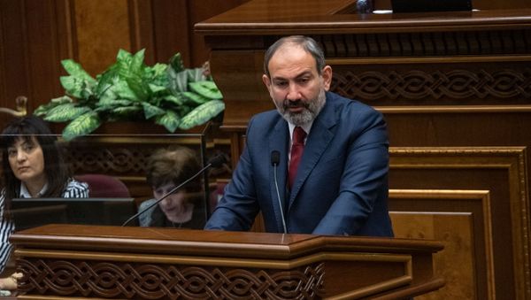 Премьер-министр Никол Пашинян на внеочередном заседании парламента Армении (12 февраля 2019). Еревaн Премьер-министр Никол Пашинян на внеочередном заседании парламента Армении (12 февраля 2019). Еревaн - Sputnik Արմենիա