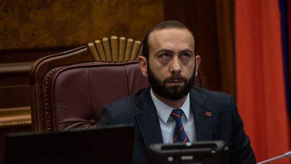 Спикер Национального Собрания Арарат Мирзоян на внеочередном заседании парламента Армении (12 февраля 2019). Еревaн Спикер Национального Собрания Арарат Мирзоян на внеочередном заседании парламента Армении (12 февраля 2019). Еревaн - Sputnik Армения