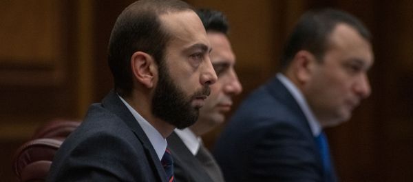 Спикер и вице-спикеры Национального Собрания на внеочередном заседании парламента Армении (12 февраля 2019). Еревaн - Sputnik Արմենիա