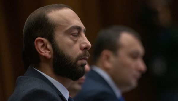 Спикер Национального Собрания Арарат Мирзоян на внеочередном заседании парламента Армении (12 февраля 2019). Еревaн - Sputnik Армения