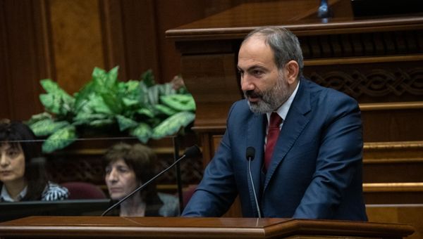 Премьер-министр Никол Пашинян на внеочередном заседании парламента Армении (12 февраля 2019). Еревaн - Sputnik Армения