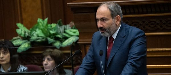 Премьер-министр Никол Пашинян на внеочередном заседании парламента Армении (12 февраля 2019). Еревaн - Sputnik Армения