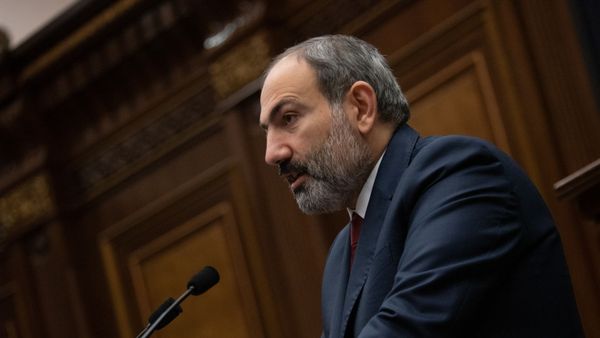 Премьер-министр Никол Пашинян на внеочередном заседании парламента Армении (12 февраля 2019). Еревaн Премьер-министр Никол Пашинян на внеочередном заседании парламента Армении (12 февраля 2019). Еревaн - Sputnik Армения