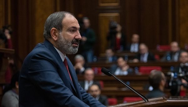 Премьер-министр Никол Пашинян на внеочередном заседании парламента Армении (12 февраля 2019). Еревaн - Sputnik Армения