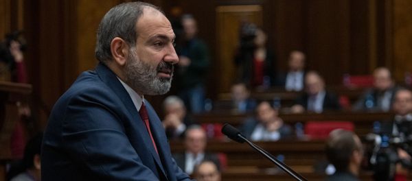 Премьер-министр Никол Пашинян на внеочередном заседании парламента Армении (12 февраля 2019). Еревaн Премьер-министр Никол Пашинян на внеочередном заседании парламента Армении (12 февраля 2019). Еревaн - Sputnik Армения