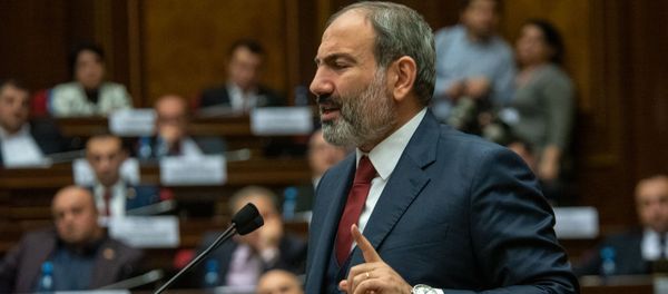 Премьер-министр Никол Пашинян на внеочередном заседании парламента Армении (12 февраля 2019). Еревaн - Sputnik Армения