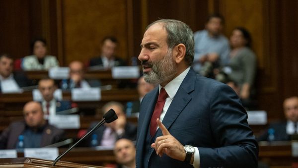 Премьер-министр Никол Пашинян на внеочередном заседании парламента Армении (12 февраля 2019). Еревaн - Sputnik Армения