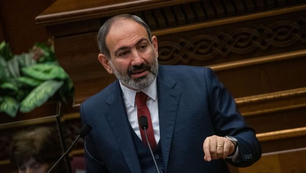 Премьер-министр Никол Пашинян на внеочередном заседании парламента Армении (12 февраля 2019). Еревaн - Sputnik Армения