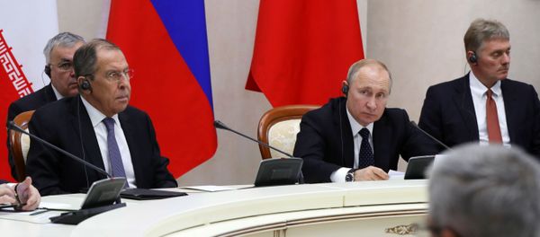 Делегация России, во главе президента Владимира Путина во время трёхсторонней встречи глав государств – гарантов астанинского процесса содействия сирийскому урегулированию (14 февраля 2019). Сочи - Sputnik Արմենիա