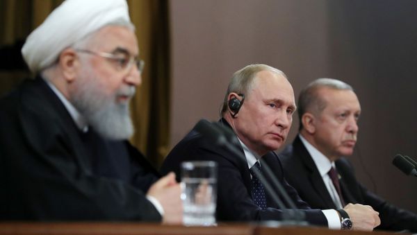 Президенты России, Турции и Ирана Владимир Путин, Реджеп Эрдоган и Хасан Рухани во время трёхсторонней встречи глав государств – гарантов астанинского процесса содействия сирийскому урегулированию (14 февраля 2019). Сочи - Sputnik Армения