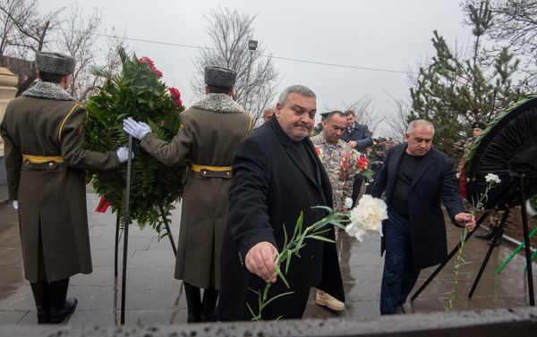 Члены Союза ветеранов войны в Афганистане возложили цветы к обелиску Героям Афганской войны (15 февраля 2019). Еревaн - Sputnik Армения